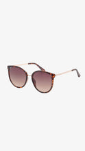 Load image into Gallery viewer, Guess sunglasses
