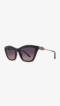 Load image into Gallery viewer, Guess sunglasses

