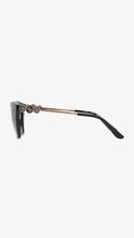 Load image into Gallery viewer, Guess sunglasses
