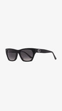 Load image into Gallery viewer, Guess sunglasses
