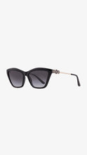 Load image into Gallery viewer, Guess sunglasses
