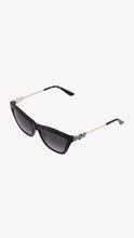 Load image into Gallery viewer, Guess sunglasses
